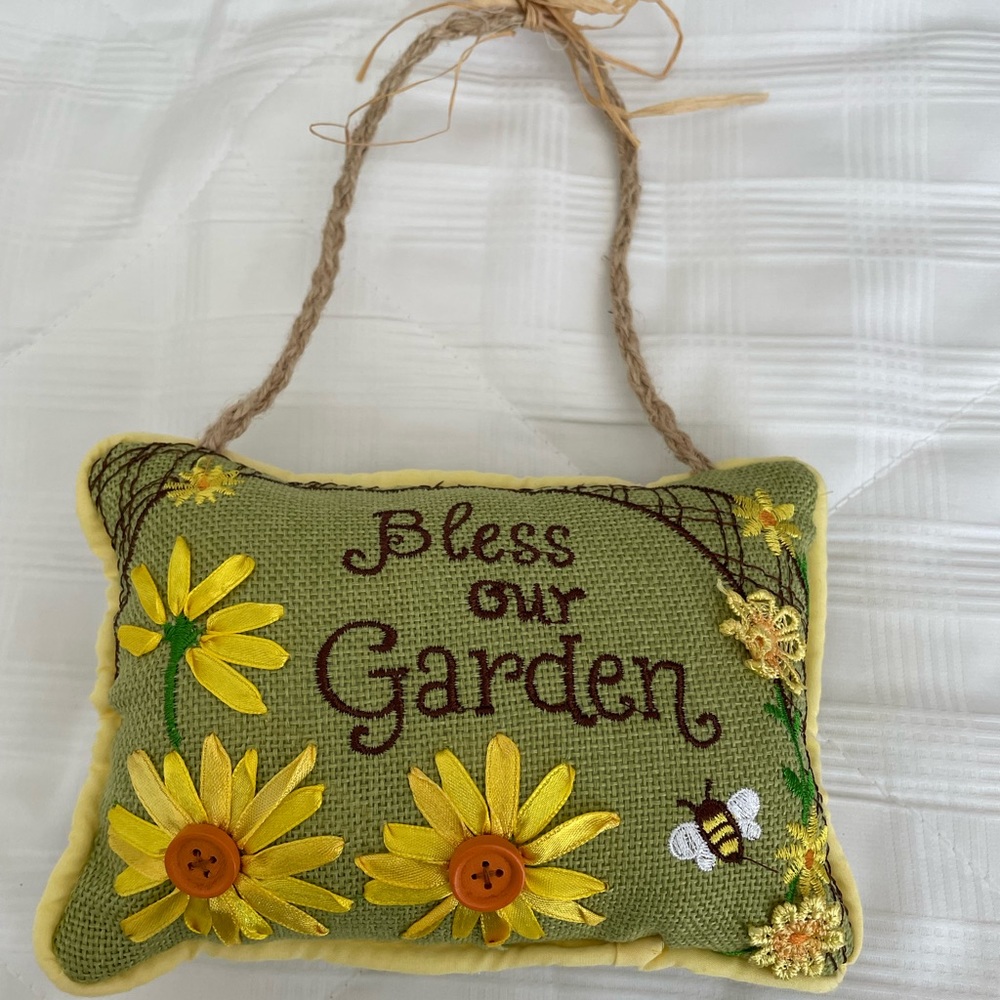 GARDEN PILLOW